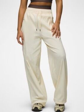 Prana Women’s “Send Off” Pants in Cream (Rare Color).
